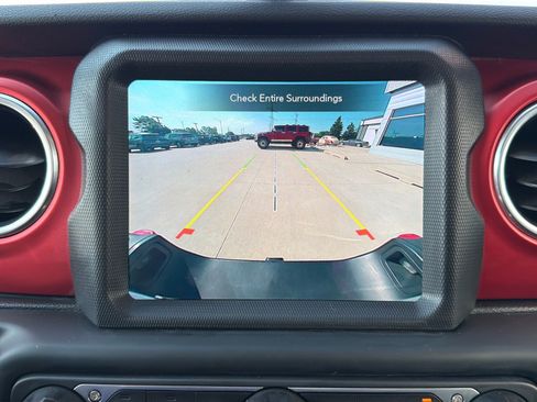 Used 2021 Jeep Gladiator Rubicon AWD/4WD image 10