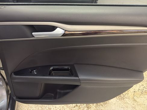 Used 2014 Ford Fusion SE w/ Equipment Group 202A FWD image 24