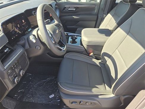 New 2025 Chevrolet Suburban Premier image 6