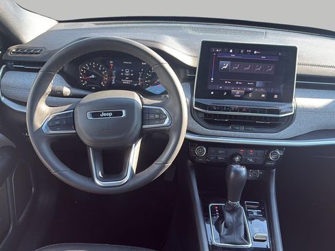 Used 2023 Jeep Compass Latitude AWD/4WD image 16
