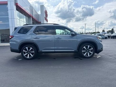 Used 2025 Honda Pilot Touring image 8