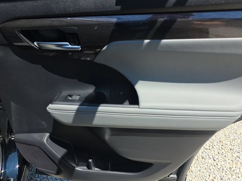 Certified 2026 Toyota Highlander Limited AWD/4WD image 17
