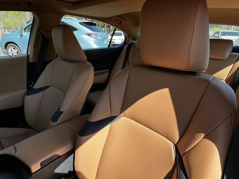 Used 2025 Lexus ES 300h w/ Premium Package image 17