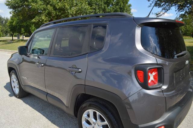 Used 2017 Jeep Renegade Latitude FWD image 4