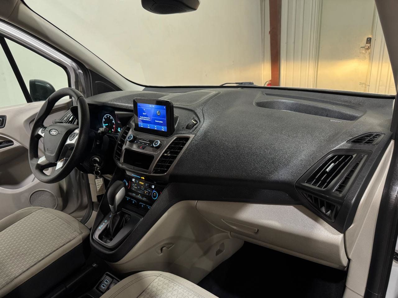 Used 2022 Ford Transit Connect XLT FWD image 11