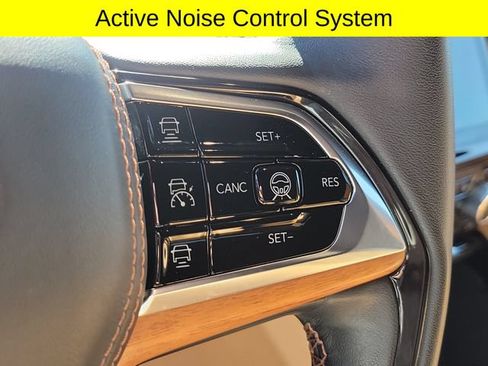 Used 2022 Jeep Grand Cherokee L Summit AWD/4WD image 12