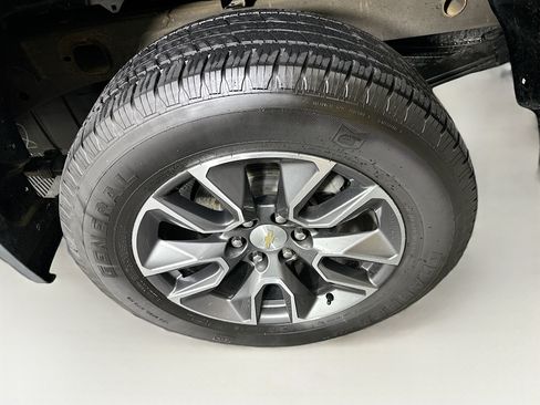 Used 2023 Chevrolet Silverado 1500 LT AWD/4WD image 11