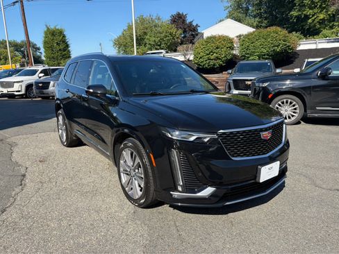 Used 2025 Cadillac XT6 Premium Luxury AWD/4WD image 3