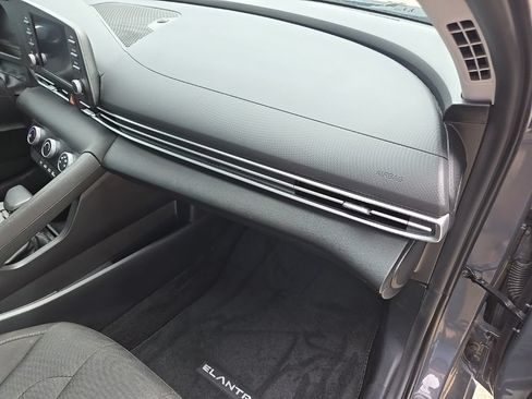 Used 2025 Hyundai Elantra SE FWD image 62