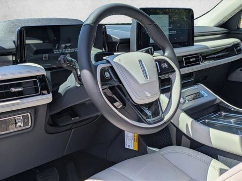 New 2026 Lincoln Aviator 2WD image 3