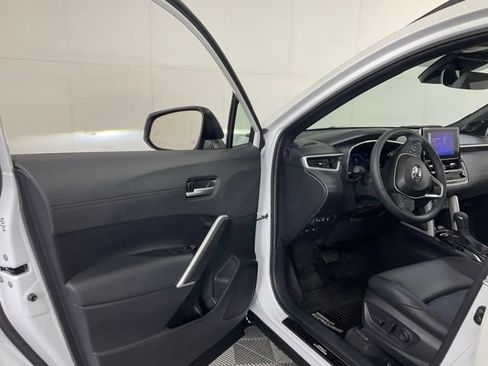 Used 2025 Toyota Corolla Cross AWD Hybrid w/ Convenience Package image 32