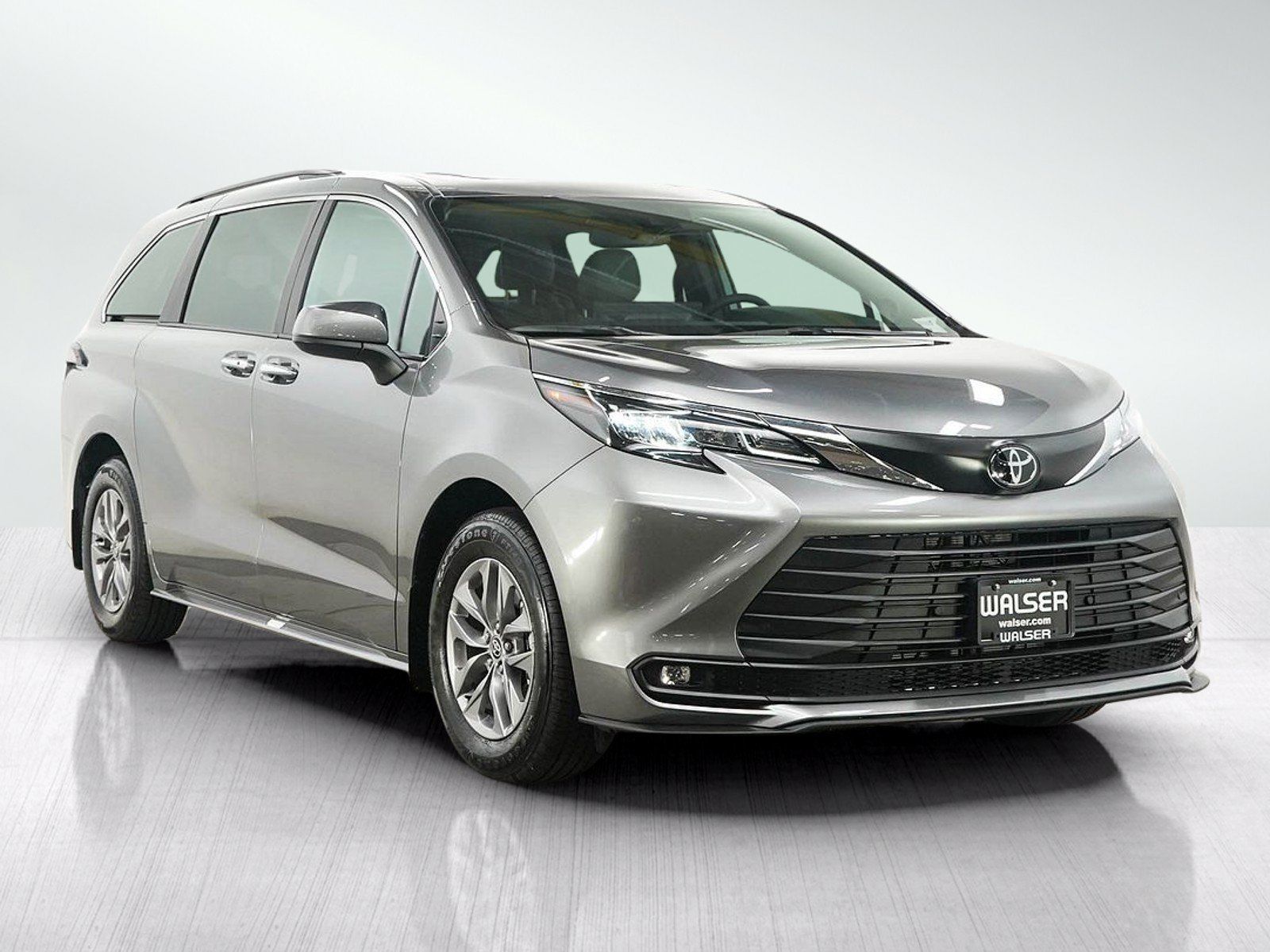 Used 2026 Toyota Sienna XLE AWD/4WD image 7