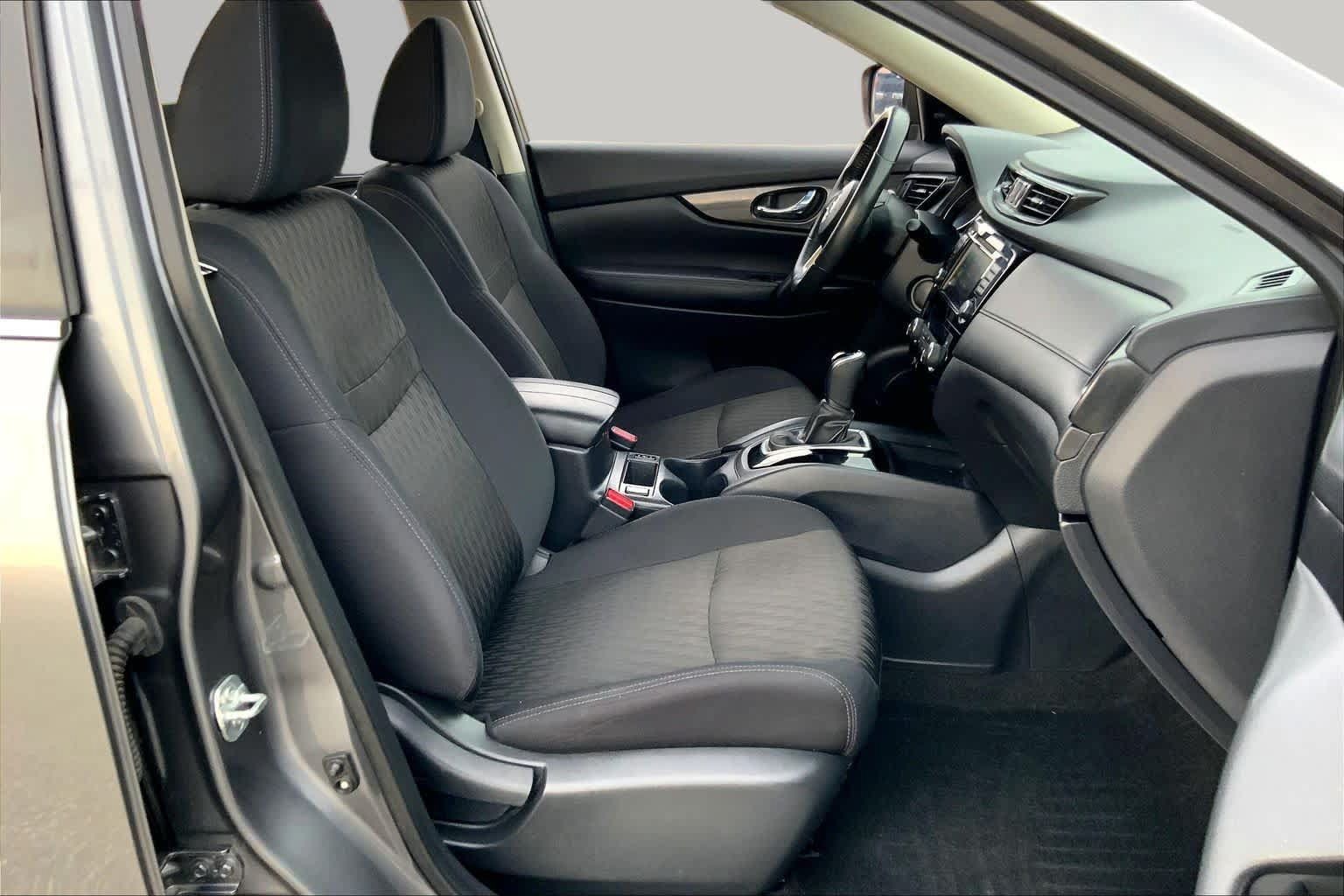 Used 2018 Nissan Rogue SV w/ Premium Package FWD image 9