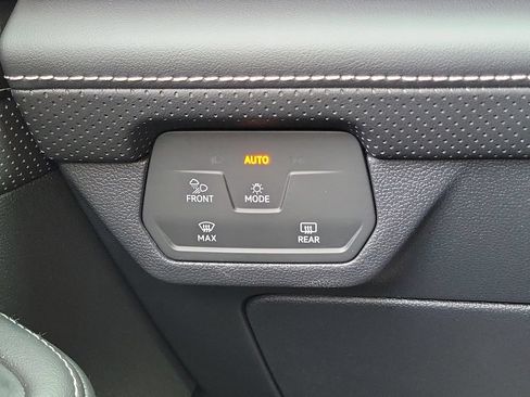 Certified 2026 Volkswagen Atlas SE FWD image 29