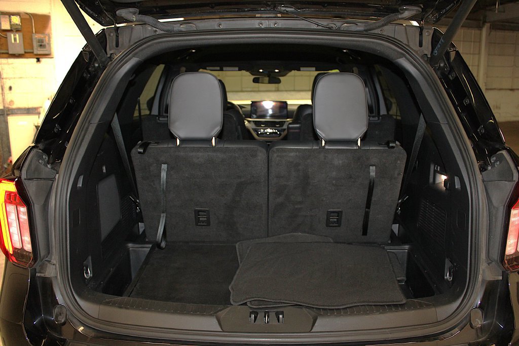 Used 2025 Ford Explorer ST-Line AWD/4WD image 36