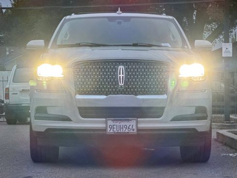 Used 2022 Lincoln Navigator L Reserve image 9