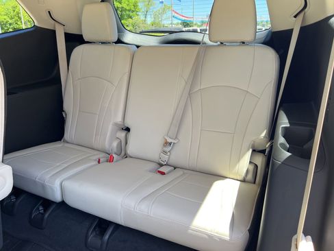 Used 2023 Buick Enclave Essence FWD image 17