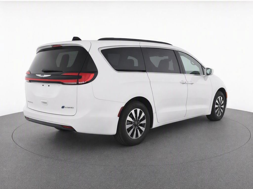 Used 2022 Chrysler Pacifica Touring-L FWD image 4