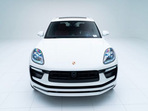 Used 2026 Porsche Macan AWD/4WD image 6