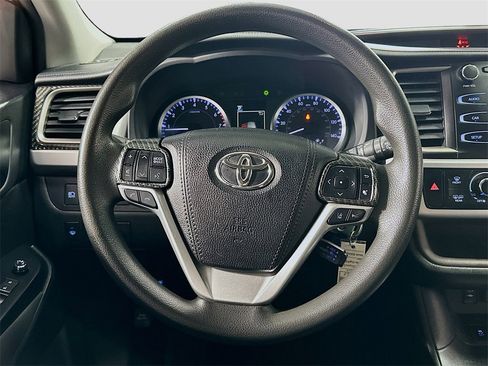 Used 2019 Toyota Highlander LE image 12