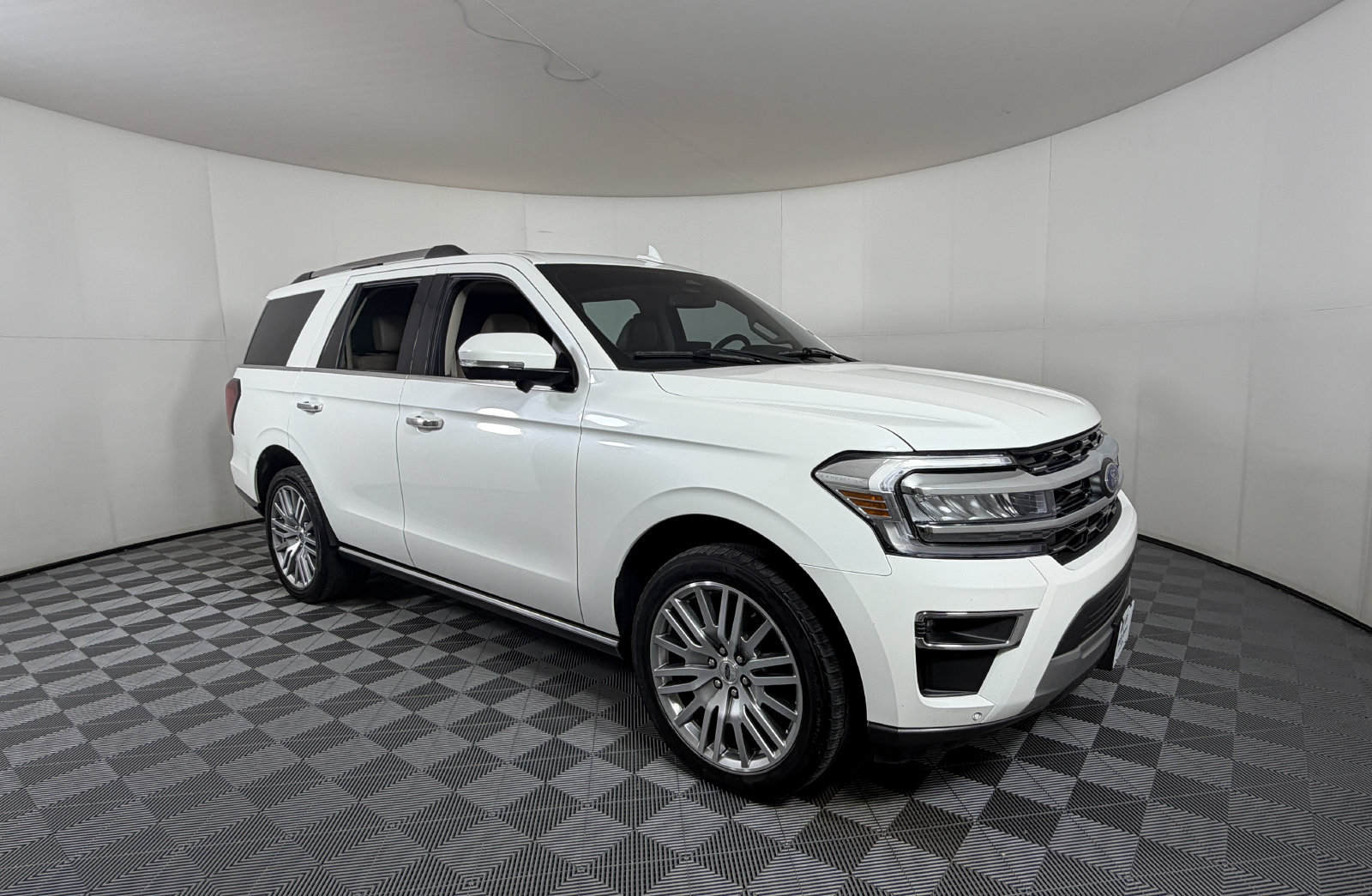 Used 2023 Ford Expedition Limited RWD image 1