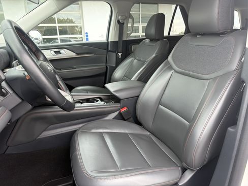 Used 2025 Ford Explorer Active w/ Active Comfort Package AWD/4WD image 22