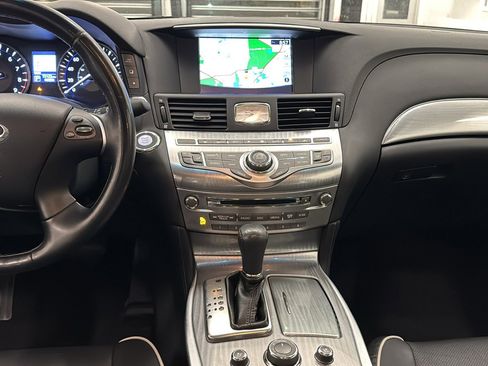 Used 2019 INFINITI Q70 Luxe image 11