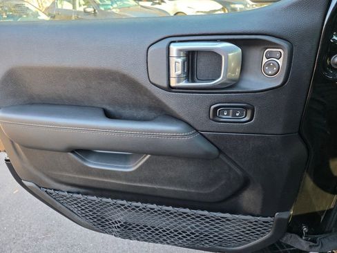 Used 2021 Jeep Gladiator Overland image 27