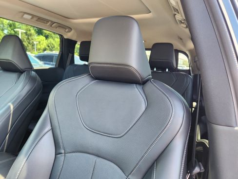 Certified 2025 INFINITI QX60 Pure w/ Cargo Package AWD/4WD image 11