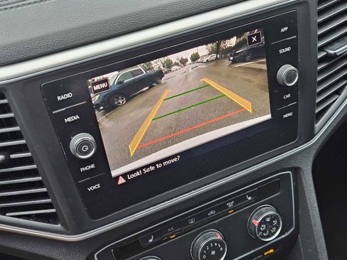 Used 2018 Volkswagen Atlas SE image 18