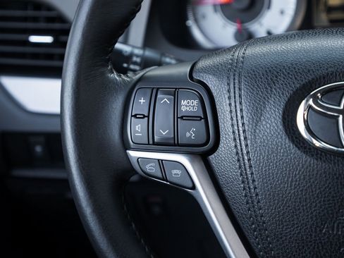 Used 2016 Toyota Sienna SE Premium image 26