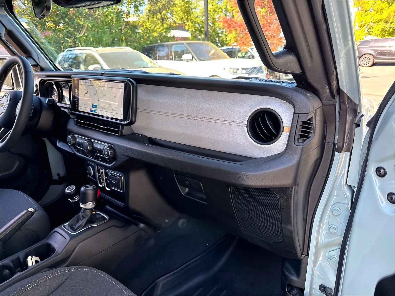 Used 2024 Jeep Wrangler Unlimited Sport AWD/4WD image 16