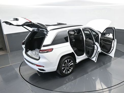 Used 2024 Jeep Grand Cherokee Overland w/ Luxury Tech Group IV image 63