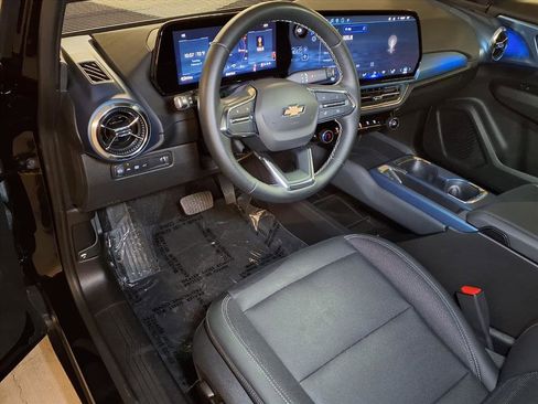 Used 2024 Chevrolet Equinox EV LT image 3