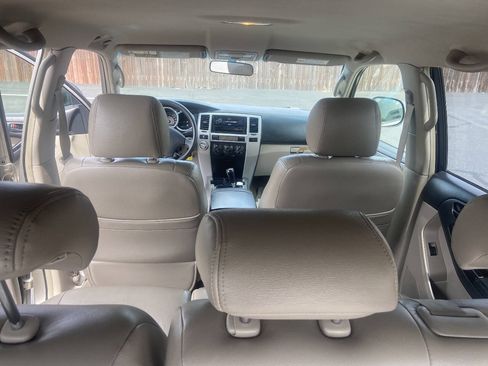 Used 2004 Toyota 4Runner SR5 AWD/4WD image 9