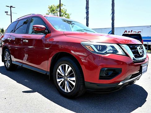Used 2017 Nissan Pathfinder S FWD image 3