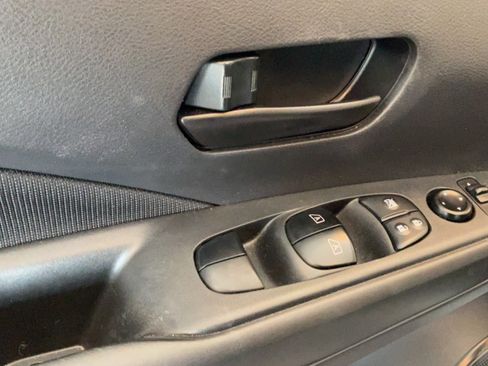 Used 2022 Nissan Kicks S FWD image 18