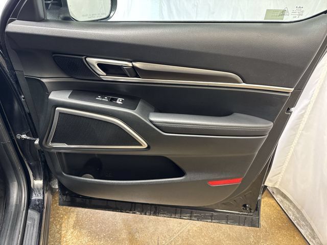Used 2025 Kia Telluride S FWD image 30