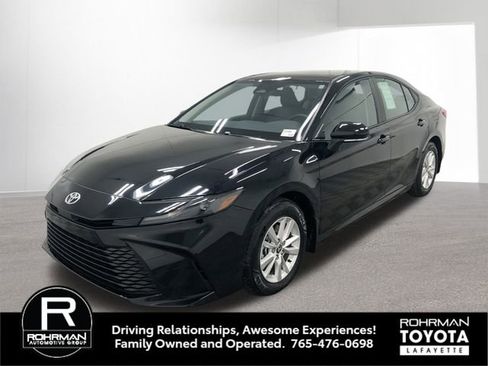 Used 2025 Toyota Camry LE image 1