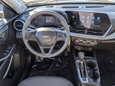 Used 2025 Chevrolet Trax LS image 14