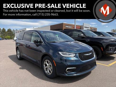 Certified 2024 Chrysler Pacifica Limited FWD image 1