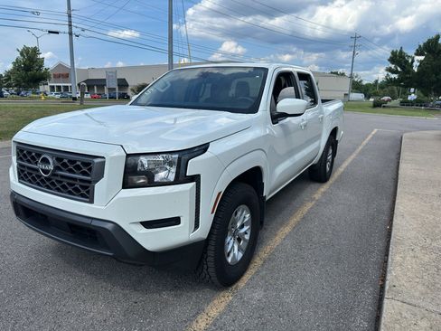 Used 2024 Nissan Frontier SV RWD image 8