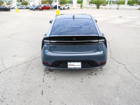Used 2025 Toyota Prius Plug-In Hybrid FWD image 8