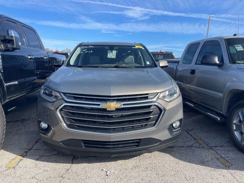 Used 2018 Chevrolet Traverse LT image 2
