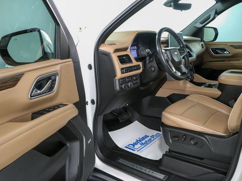 Used 2021 Chevrolet Tahoe Premier w/ Premium Package AWD/4WD image 3