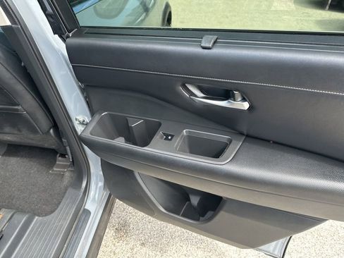 Used 2022 Nissan Pathfinder SL AWD/4WD image 19