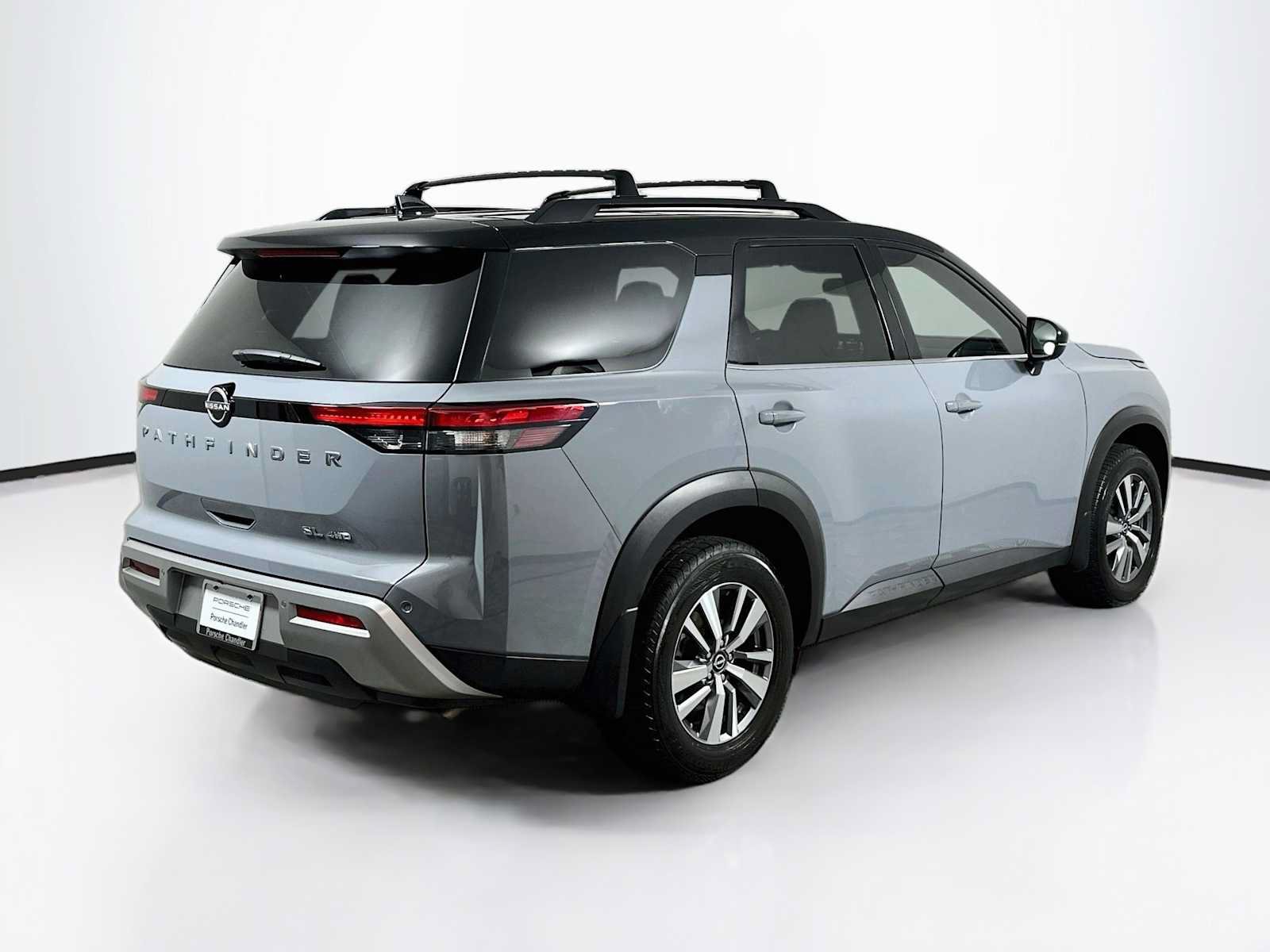 Used 2022 Nissan Pathfinder SL AWD/4WD image 9
