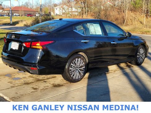 Used 2023 Nissan Altima 2.5 SV image 3