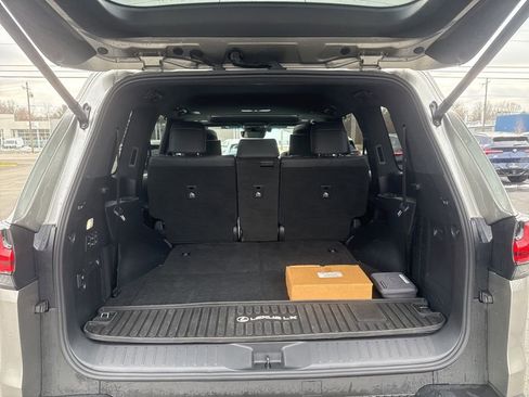Used 2023 Lexus LX 600 4WD w/ Luxury Package image 22
