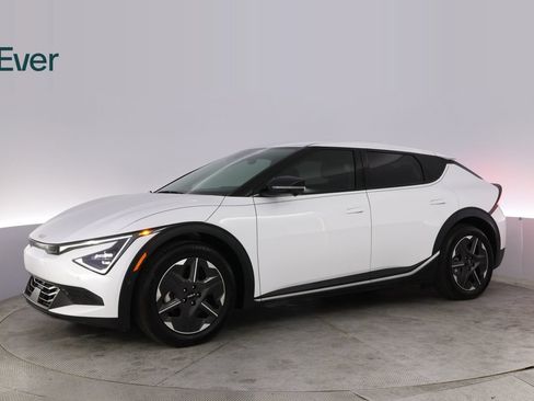 Used 2025 Kia EV6 Light w/ Light LR Technology Package RWD image 18